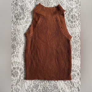 Sleeveless turtle neck sweater